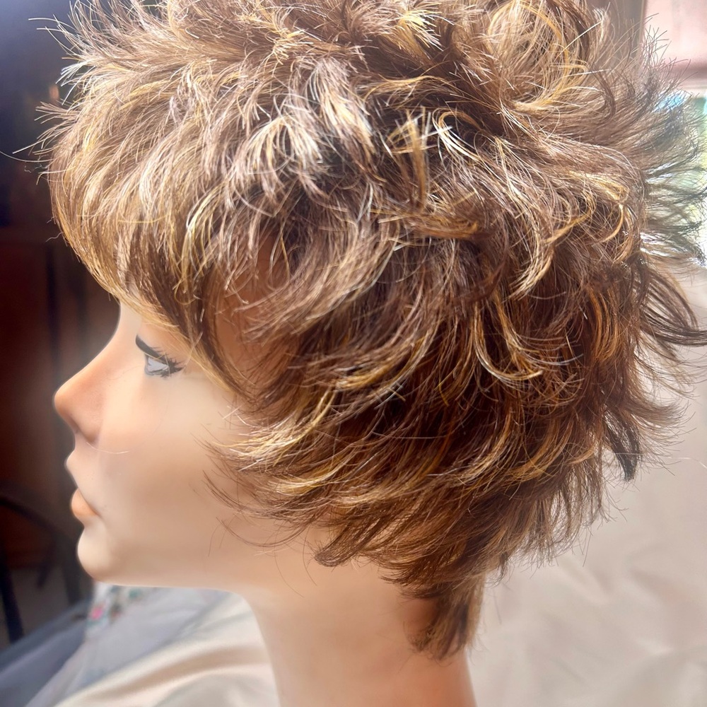 Pixie Style Wig - Picture 4 of 8